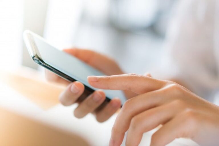 Vrei ca telefonul tău să reziste mai mult