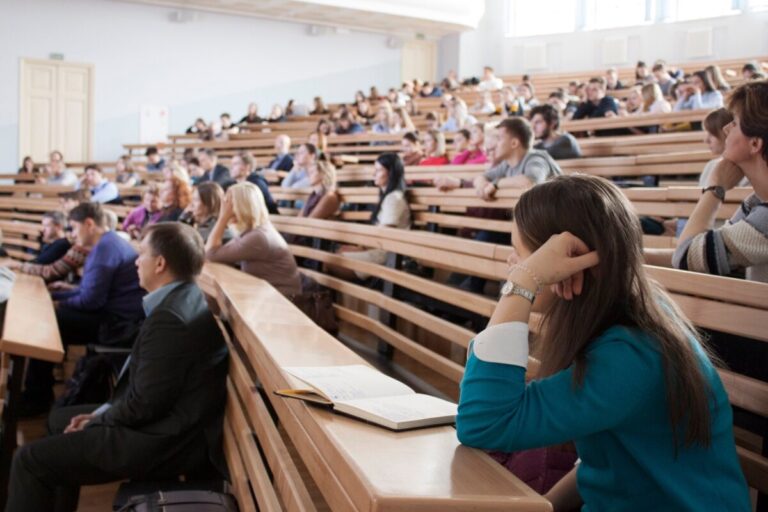 UTCN începe lecțiile de pregătire la matematică pentru examenul de admitere și bacalaureat 6 UTCN va începe anul universitar 2021 – 2022 cu activități didactice față în față