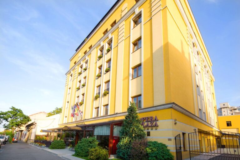 Facultatea de Drept din Cluj va avea un nou sediu: UBB cumpără Hotelul Opera Plaza