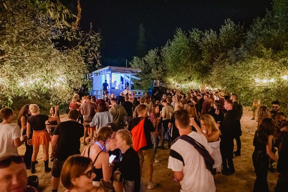 EC S beach stage