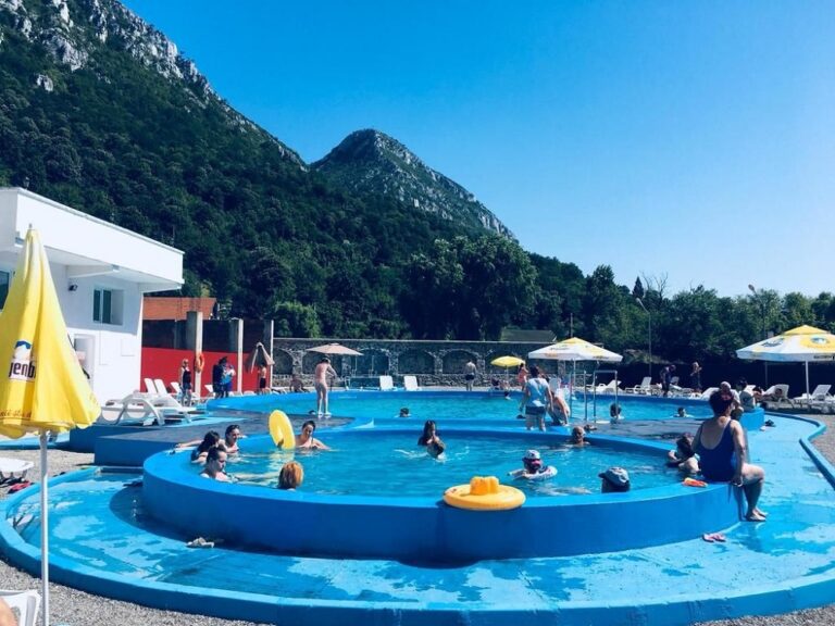Reîncarcă-ţi bateriile cu o cazare la Băile Herculane 9 cazare baile herculane