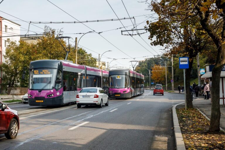 Toate cele 24 de tramvaie ASTRA au ajuns la Cluj-Napoca
