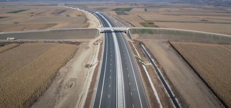 Lucrările pe autostrăzile Sebeş - Turda (A10) şi Ungheni - Târgu Mureş (A3) sunt aproape finalizate 5 Lucrările pe autostrăzile Sebeş - Turda (A10) şi Ungheni - Târgu Mureş (A3) sunt aproape finalizate