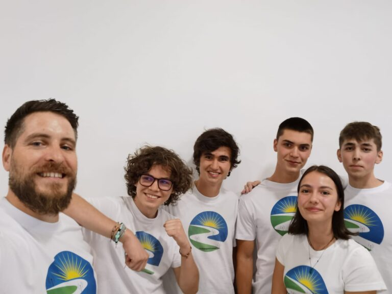 Elevi şi studenţi clujeni, premiaţi la Gala premiilor DpIT 2021. Ce aplicaţii uimitoare au creat 10 Elevi şi studenţi clujeni, premiaţi la Gală premiilor DpIT 2021. Ce aplicaţii uimitoare au creat
