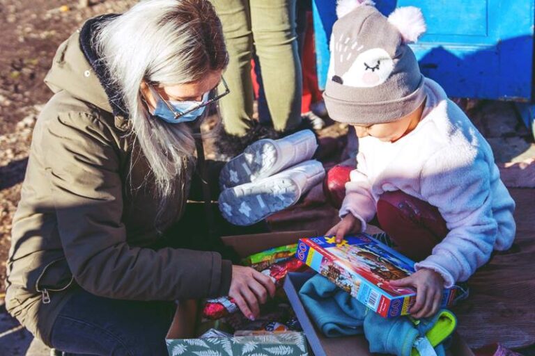 Campania “Ghetuțele Bucuriei” a ajuns la final: 254 de copii vor avea o iarnă mai fericită