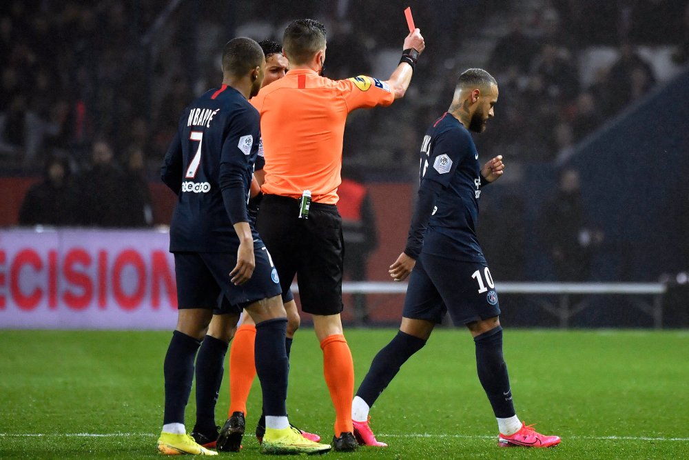 De ce pariază tipsterii pe cartonașe la fotbal