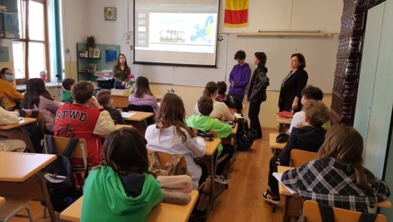 Un grup de 20 de elevi de liceu din Cluj poartă cu mândrie și responsabilitate titlul de "Ambasadori juniori ai Parlamentului European" 10 Un grup de 20 de elevi de liceu din Cluj poartă cu mândrie și responsabilitate titlul de "Ambasadori junior ai Parlamentului European"