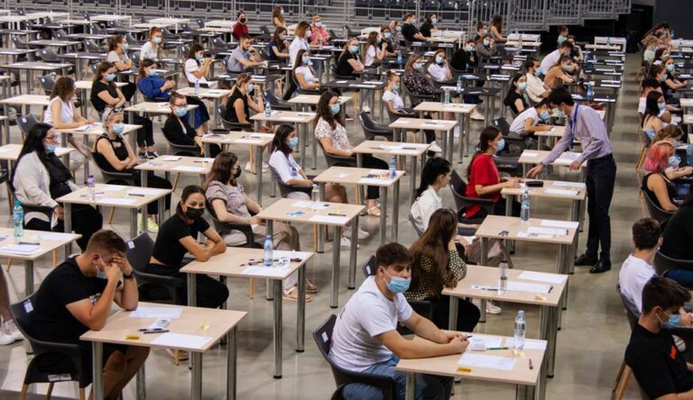 S-au afișat rezultatele la examenul de admitere la UMF Cluj: 40 de candidați au fost admiși cu nota 10
