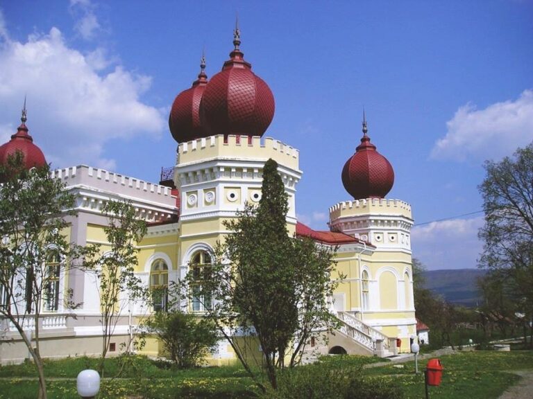 Castelul Arcalia deţinut de UBB Cluj face parte din rutele turistice şi culturale ale României