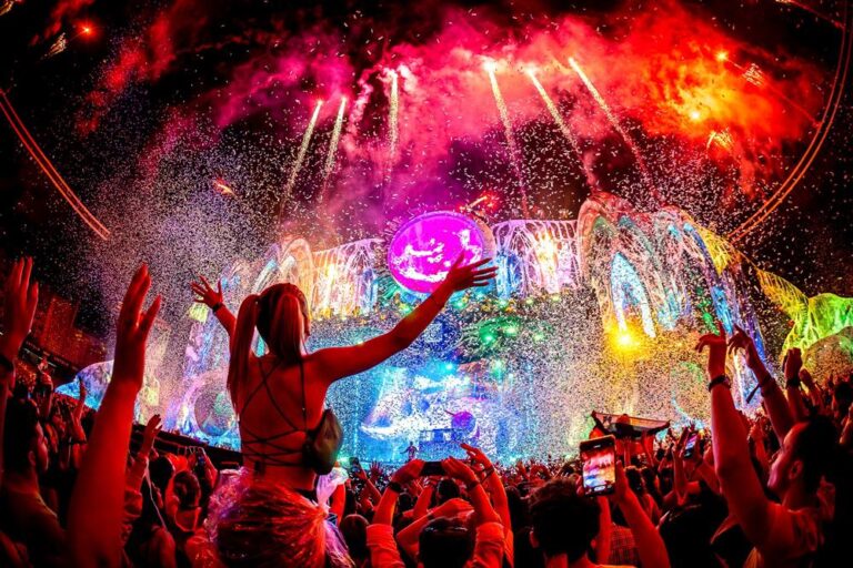 Ai luat 10 la Bac? Mergi gratuit la UNTOLD X – ediția aniversară a festivalului 9 Emil Boc: Peste 50 de milioane de euro au intrat în Cluj-Napoca datorită festivalului Untold