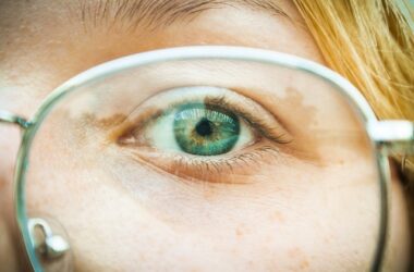 Importanța alegerii unor ochelari de vedere calitativi și durabili