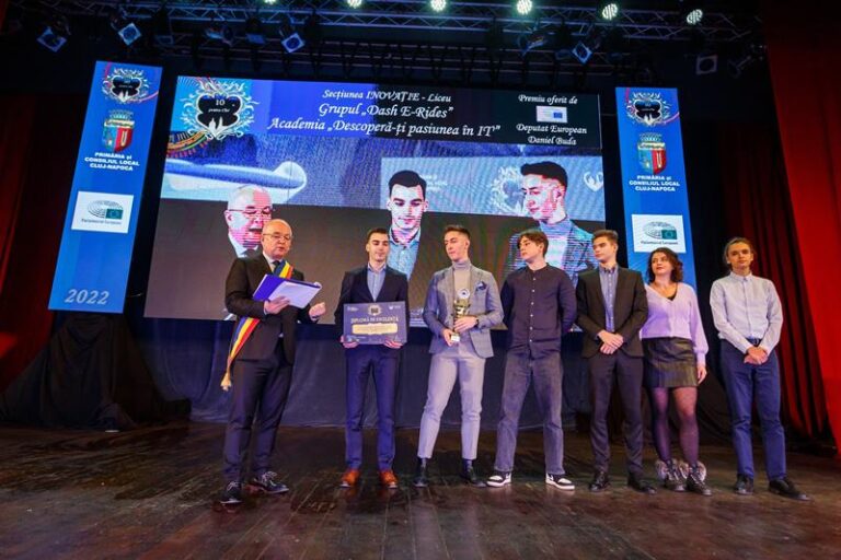 Un nou premiu obţinut de elevii clujeni care au creat aplicaţia Dash E-Rides