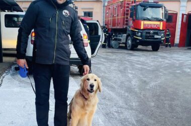 Un pompier din Cluj şi câinele lui au plecat în Turcia pentru a participa la misiuni de căutare-salvare