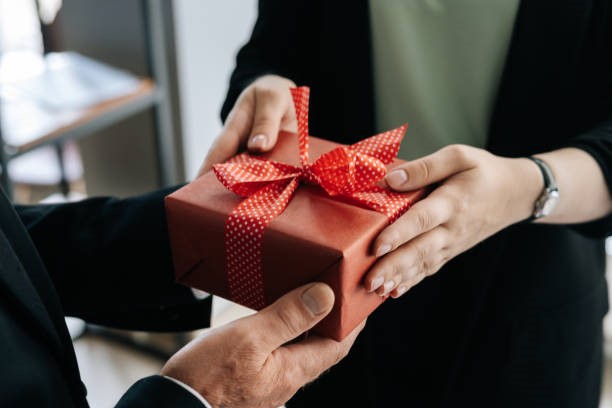 Ce cadouri corporate să nu le faci angajaților? 1 Ce cadouri corporate să nu le faci angajaților?