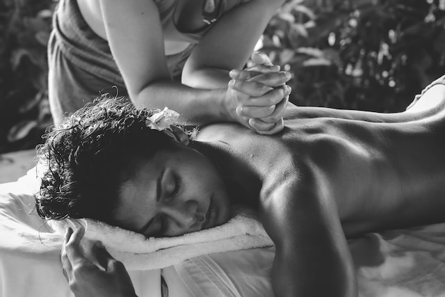 Îți dorești o relaxare profundă, însă masajele de relaxare nu sunt suficiente? Noi îți oferim soluția! 1 masaje de relaxare