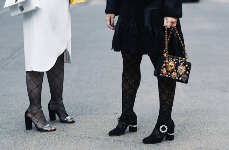 Cu sau fără dres? Cum să porți sandalele?