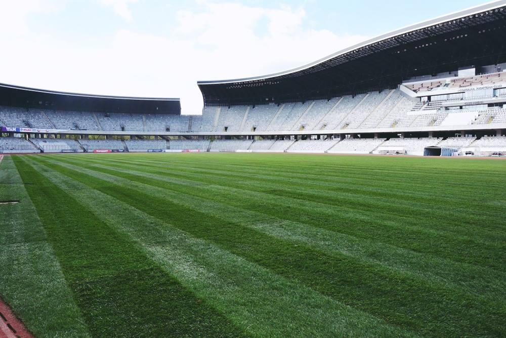 A fost finalizată montarea noului gazon pe stadionul Cluj Arena