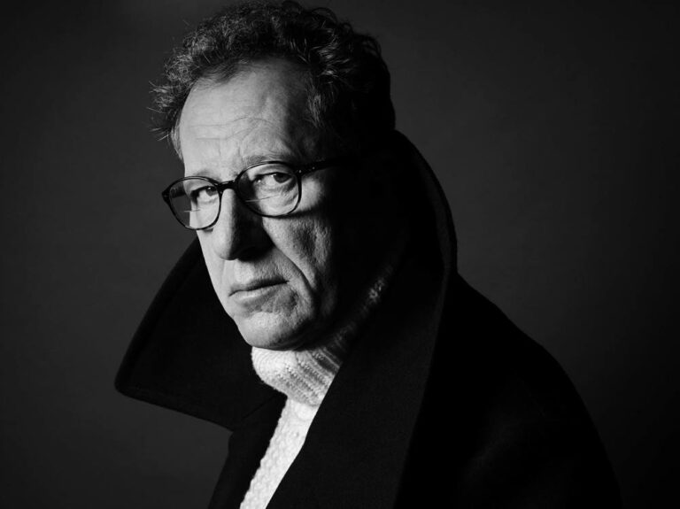 Actorul Geoffrey Rush sărbătorit la TIFF 22: Un parcurs cinematografic remarcabil omagiat la Cluj-Napoca