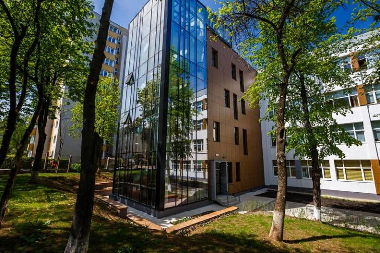 O nouă şcoală modernizată în Cluj-Napoca | Lucrări de aproape 2 milioane de euro (FOTO) 10 O nouă şcoală modernizată în Cluj-Napoca
