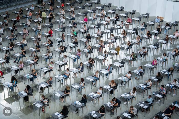 Competiție strânsă la admiterea UMF Cluj: Peste 1.500 de candidați pentru specializările medicale