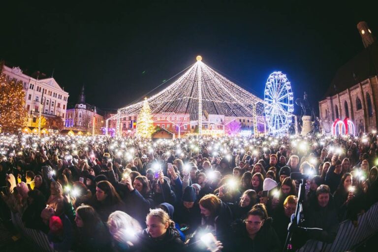 Peste 30.000 de vizitatori în primul weekend la Târgul de Crăciun din Cluj organizat de UNTOLD