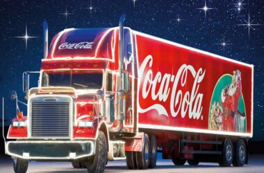 Camionul Coca-Cola al lui Moș Crăciun ajunge la Cluj