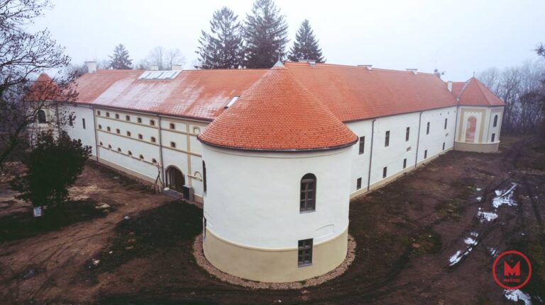 Un castel din județul Cluj, odinioară lăsat în paragină, a fost readus la viață după 6 ani de lucrări 8 castel gilau reabilitat
