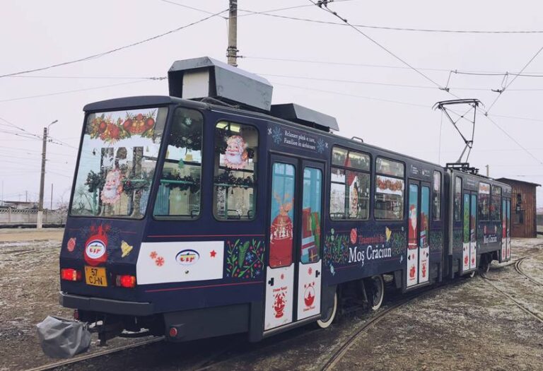 Moș Crăciun vine cu tramvaiul în Cluj