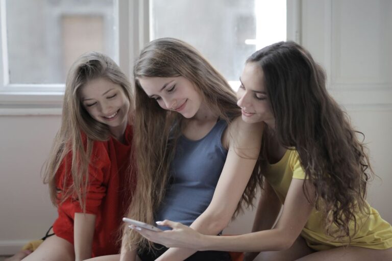 5 motive pentru care nu merita sa te rusinezi ca esti model de videochat 9 videochat 2