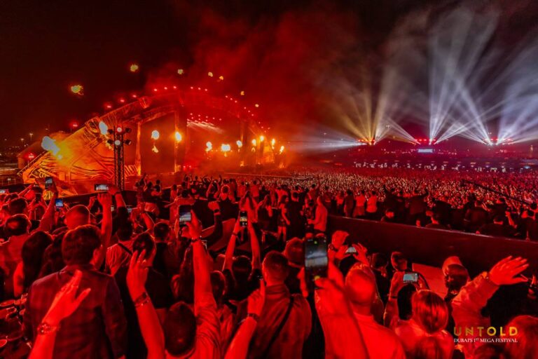 Dubaiul cucerit de festivalul UNTOLD: Peste 40.000 de participanţi în prima zi de festival 1 Dubaiul cucerit de festivalul UNTOLD