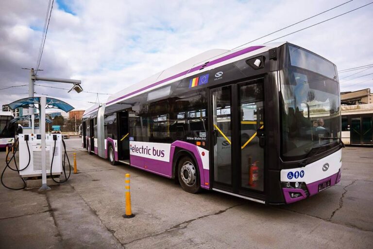Primele 3 autobuze electrice articulate au ajuns la Cluj: Urmează alte 15 3 autobuze electrice articulate