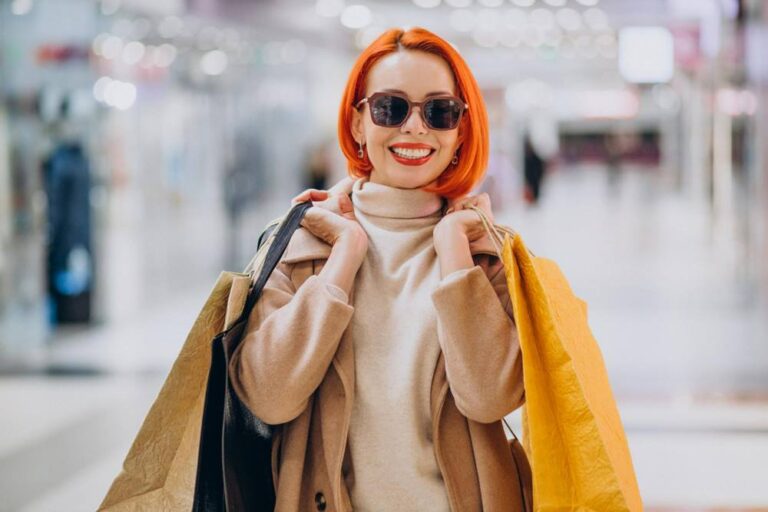 4 motive pentru care merita sa lucrezi intr-un studio de videochat din Bucuresti 5 woman with shopping bags making purchases mall