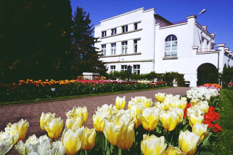 Record de vizitatori în aprilie la Grădina Botanică din Cluj-Napoca