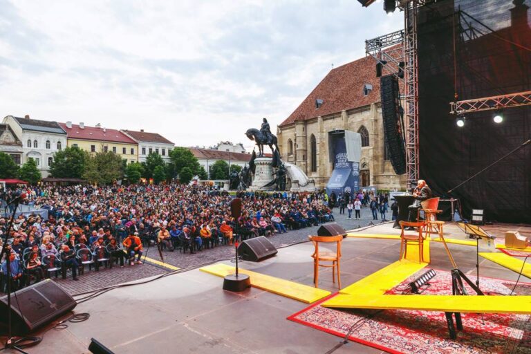 Teatru în centrul Clujului