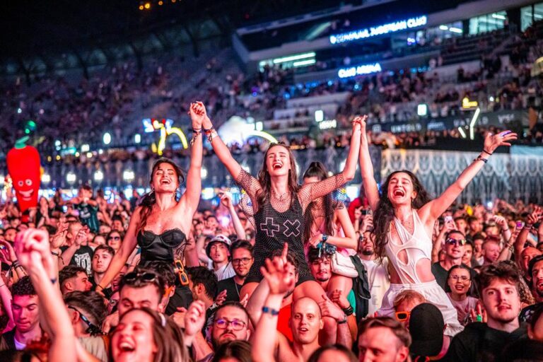 Donezi sânge, salvezi o viață și intri gratis la festivalul UNTOLD 6 Participanţii la UNTOLD au cheltuit peste 70 de milioane de euro