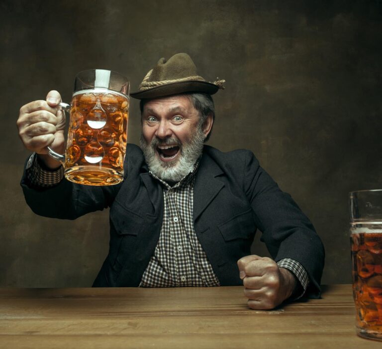Concurs de băut bere în centrul Clujului: Mini Oktoberfest la Insomnia Cafe & Bistro 6 Concurs de băut bere