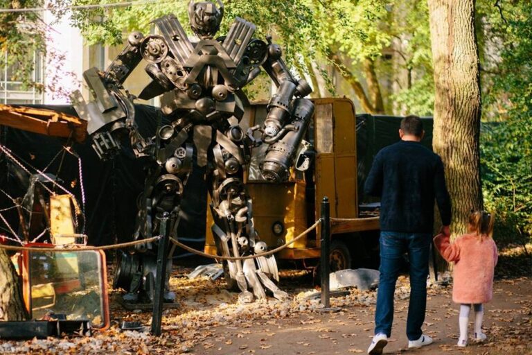 roboţi gigant