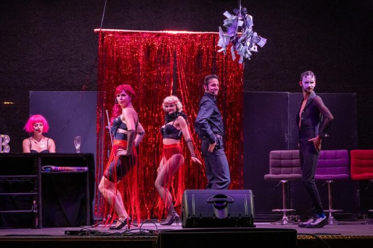 Stația Teatru / Muzical