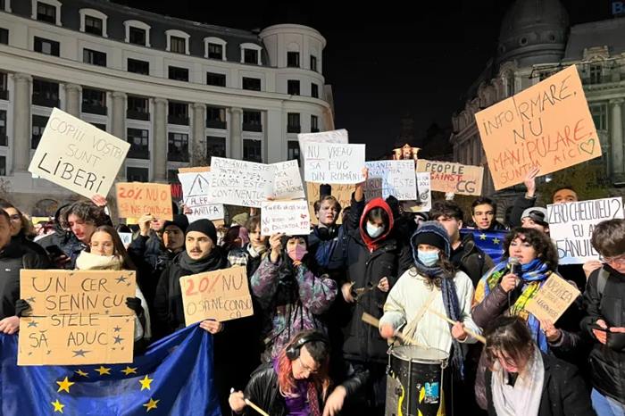 Studenții din Cluj ies în stradă pentru democrație