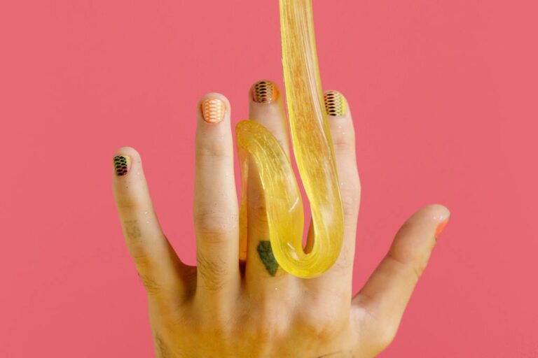 manichiura cu gel