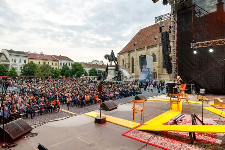 Clujenii văd teatru gratuit în centrul orașului: Piața Unirii devine scenă în aer liber la Zilele Clujului 2026 7 Chiritza în concert teatru