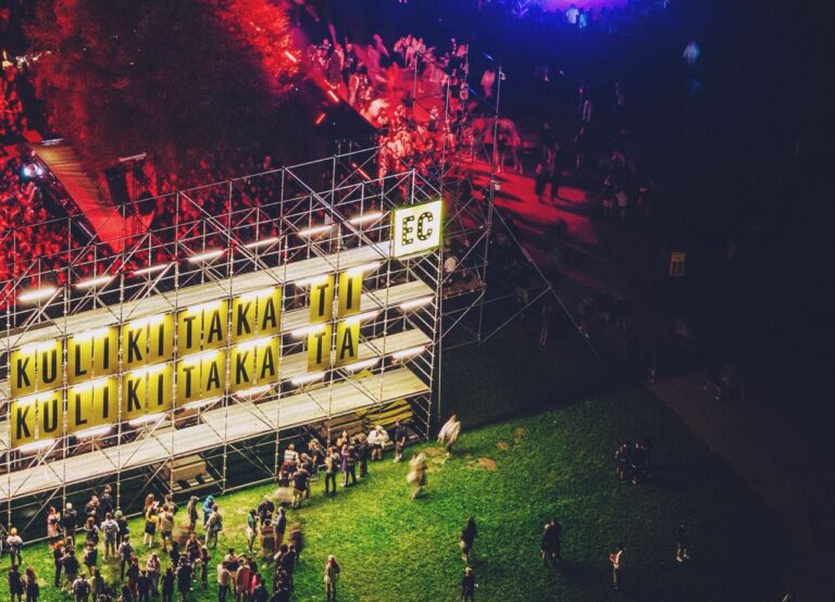 Electric Castle începe în forță: 35.000 de oameni, ploaia de bun venit și Justin Timberlake în drum spre Bonțida 8 Electric Castle