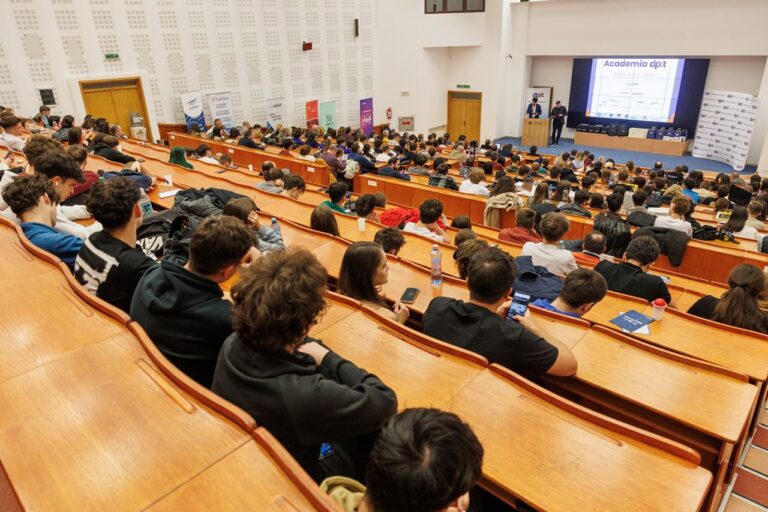 Tinerii din Generația Z propun soluții pentru o lume mai bună: Aplicații dezvoltate la Cluj combat dezinformarea, salvează vieți și protejează mediul 5 Generația Z