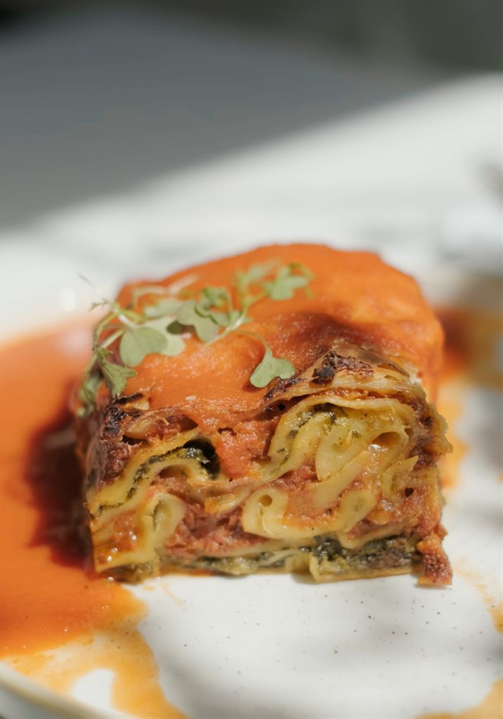 Ce poți mânca la Samsara dacă nu ești vegetarian? Mai multe decât crezi: 5 recomandări savuroase 6 lasagna
