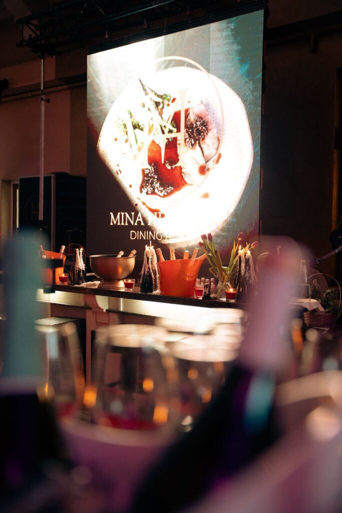 deschidere Mina Heritage Dining Room