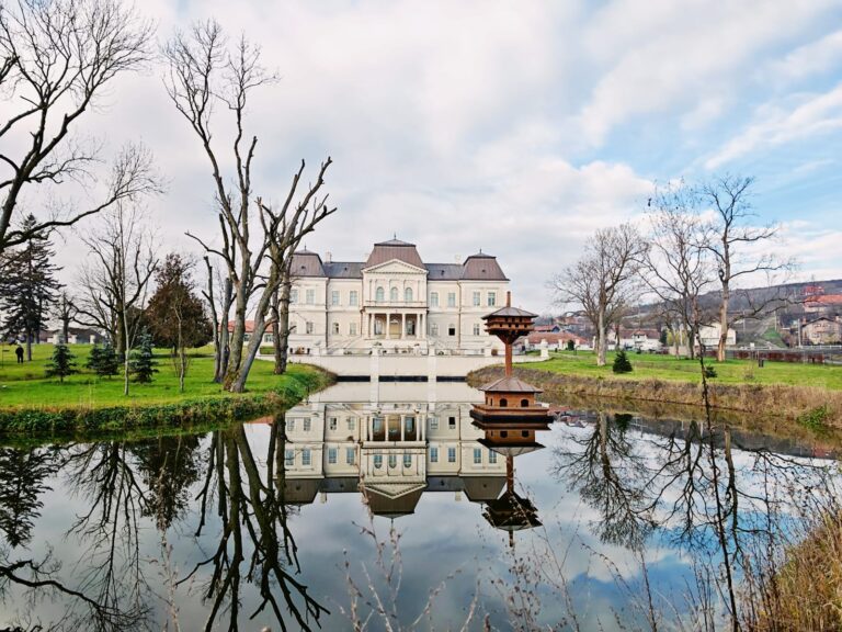 Picnic nobil la Castelul Bánffy din Răscruci: o zi întreagă cu muzică, vizite ghidate și discuții nobile 9 Castelul Bánffy din Răscruci