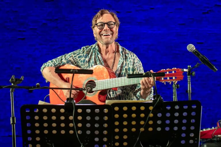 Legendarul Al Di Meola lasă marile scene pentru două seri acustice la Cluj, în fața a doar 200 de oameni 2 Al Di Meola