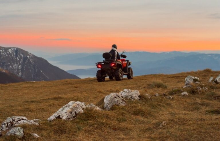 Plimbare off-road cu ATV-ul in Romania