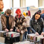 Un Oser altfel pe Plaja Grigorescu: târg de comori pe 31 octombrie, cu peste 50 de participanți, teatru de păpuși și producători locali la Der Flohmarkt