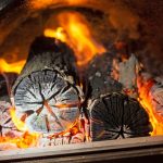Centrală pe lemne cu focar alimentat cu lemne de foc